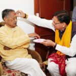 सीएम धामी ने खंडूड़ी से की शिष्टाचार भेंट, होली की दी शुभकामनाएं। Uttarakhand 24×7 Live news