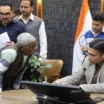 देहरादून में डीएम सविन बंसल की जनसुनवाई, 92 शिकायतों पर समयबद्ध निस्तारण के निर्देश। Uttarakhand 24×7 Live news