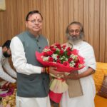 सीएम धामी ने ऋषिकेश में श्री श्री रविशंकर से की मुलाकात, कर सामाजिक समरसता और आध्यात्मिक जागरूकता पर चर्चा की। Uttarakhand 24×7 Live news