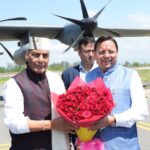 धामी ने पंतनगर एयरपोर्ट पर राजनाथ सिंह का किया भव्य स्वागत, विकास परियोजनाओं की समीक्षा पर रहेगा फोकस। Uttarakhand 24×7 Live news