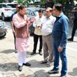सीएम धामी ने मौके पर जांच कर अधिकारियों को लगाई फटकार, फुटपाथ नुकसान पर जताई नाराजगी। Uttarakhand 24×7 Live news