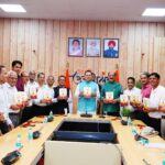 सीएम धामी ने ‘सेवा विधि’ पुस्तक का किया विमोचन, बोले अधिकारियों के लिए बनेगी व्यवहारिक मार्गदर्शिका। Uttarakhand 24×7 Live news