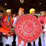 मुख्यमंत्री धामी ने देवीधुरा बग्वाल मेले में की माँ वाराही की पूजा, चार खाम-सात थोक के ऐतिहासिक पाषाण युद्ध के बने साक्षी। Uttarakhand 24×7 Live news