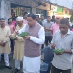 लोहियाहेड में सीएम धामी का ‘लोकल फॉर वोकल’ अंदाज, रवि के स्टॉल पर रुककर चखी टिक्की। Uttarakhand 24×7 Live news