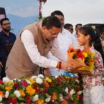 युवा तय करेंगे उत्तराखण्ड की विकास दिशा, 140 विद्यार्थियों से सीएम धामी ने किया संवाद,10वीं और 12वीं के छात्रों को टैब के लिए DBT से मिलेगी धनराशि। Uttarakhand 24×7 Live news