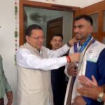 एशियन गेम्स में कांस्य पदक विजेता बॉक्सर कपिल पोखरिया से सीएम धामी ने की मुलाकात। Uttarakhand 24×7 Live news