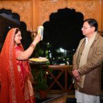 सीएम धामी ने पत्नी गीता धामी संग पारंपरिक रीति-रिवाजों के साथ मनाया करवाचौथ, प्रदेशवासियों को दी शुभकामनाएं।  Uttarakhand 24×7 Live news
